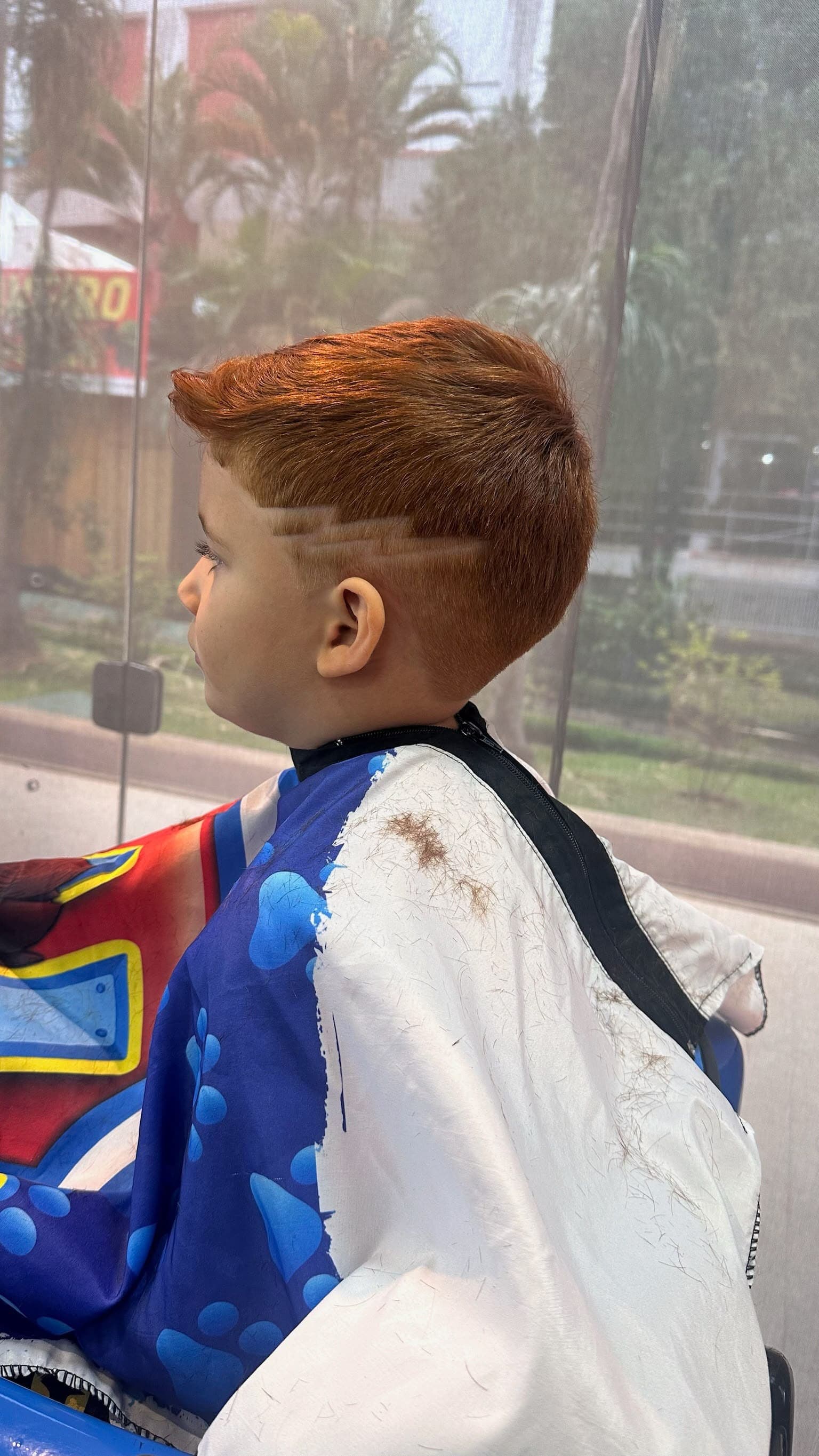 Corte finalizado em criança de cabelo ruivo